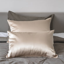 Load image into Gallery viewer, Champagne 100% Silk Pillowcase
