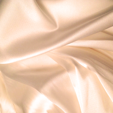 Load image into Gallery viewer, Champagne 100% Silk Pillowcase
